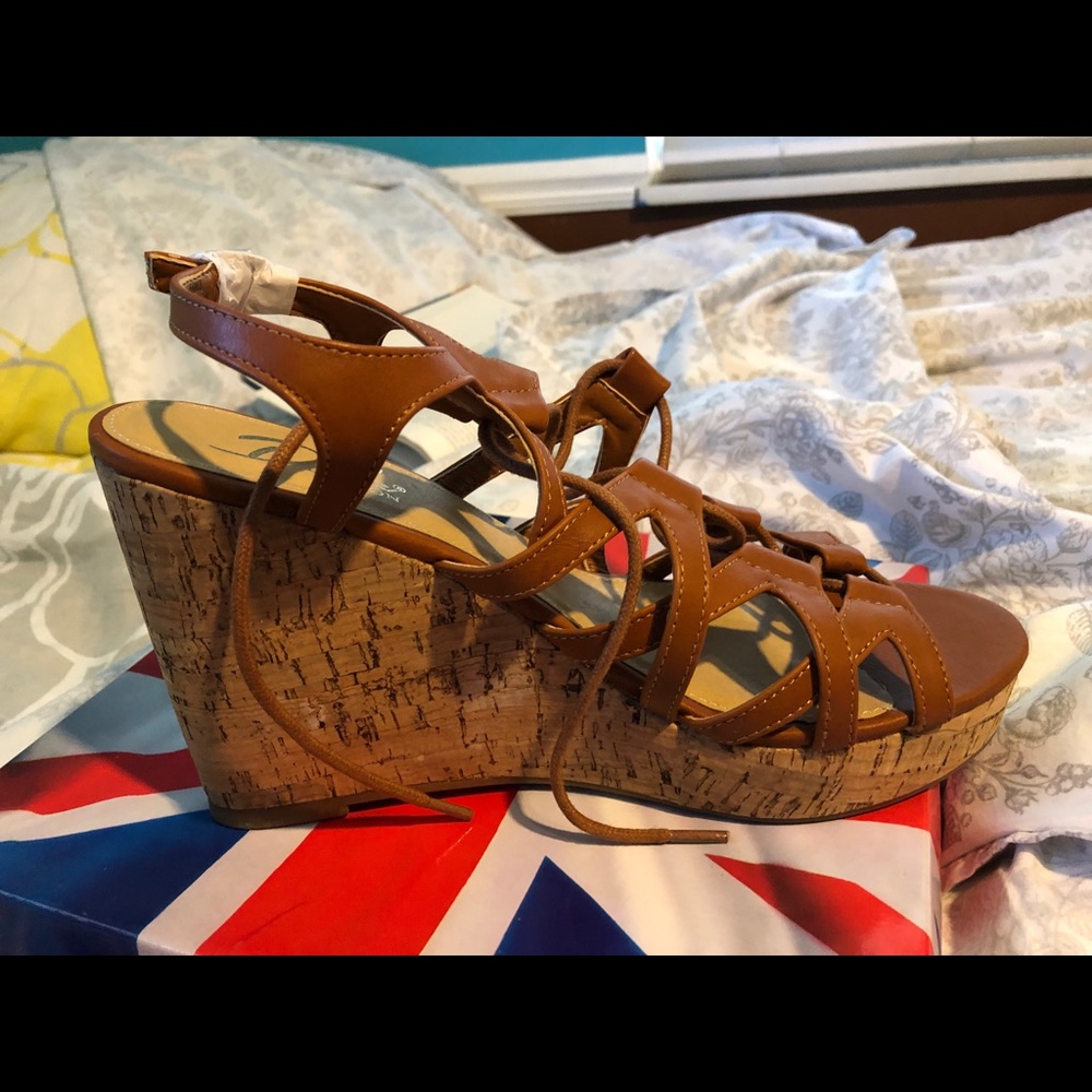 Size 10 Tan Wedges